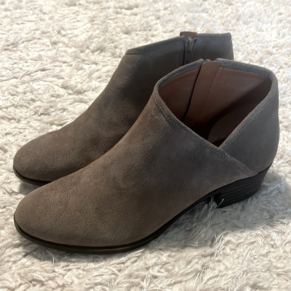 Lucky Brand Women’s Ankle Booties Size 11 Tan Suede Brekke Heel Asymmetrical - Picture 1 of 10